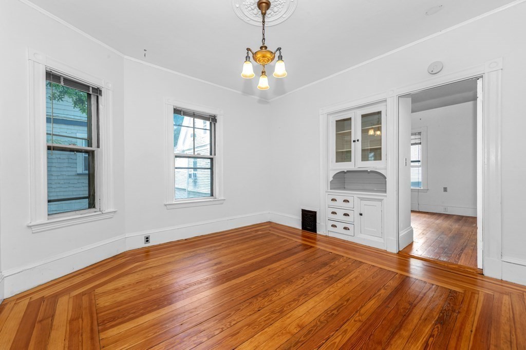 59 Hawthorne St, Davis Square