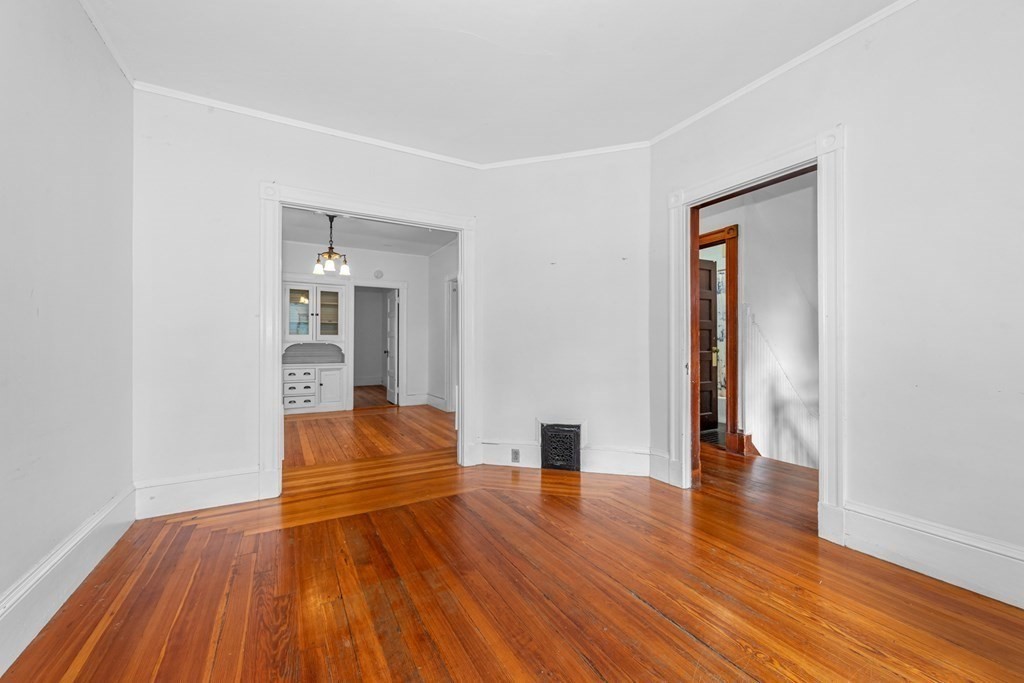 59 Hawthorne St, Davis Square