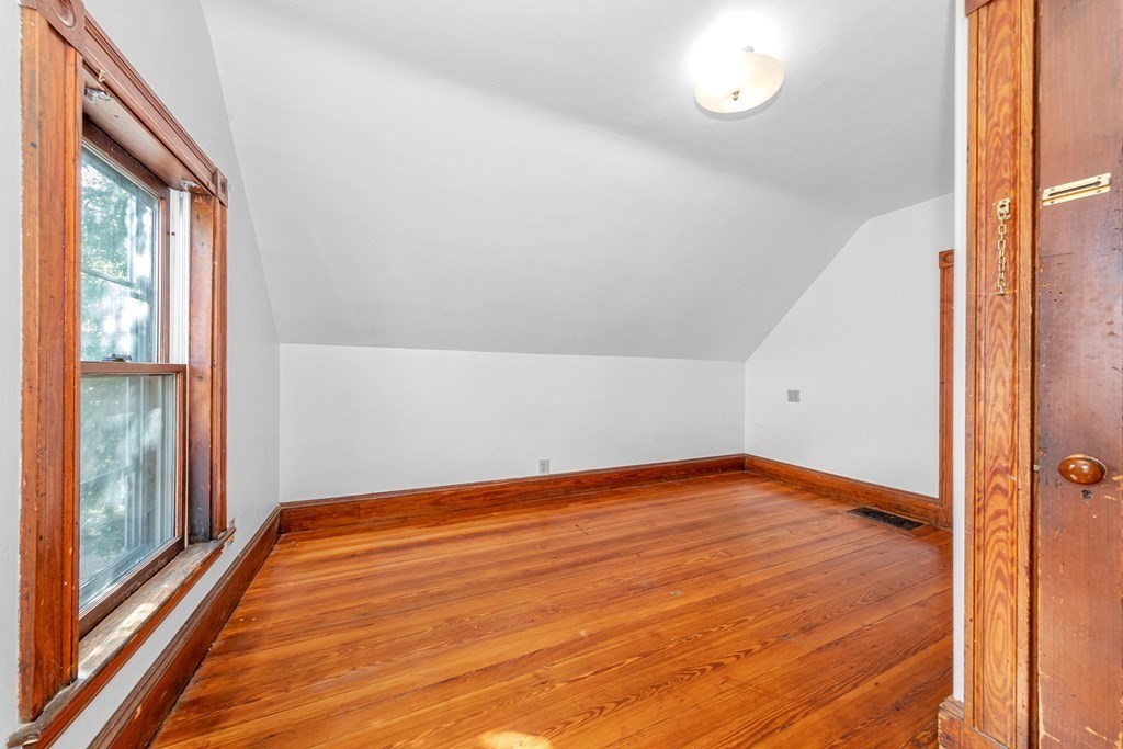 59 Hawthorne St, Davis Square