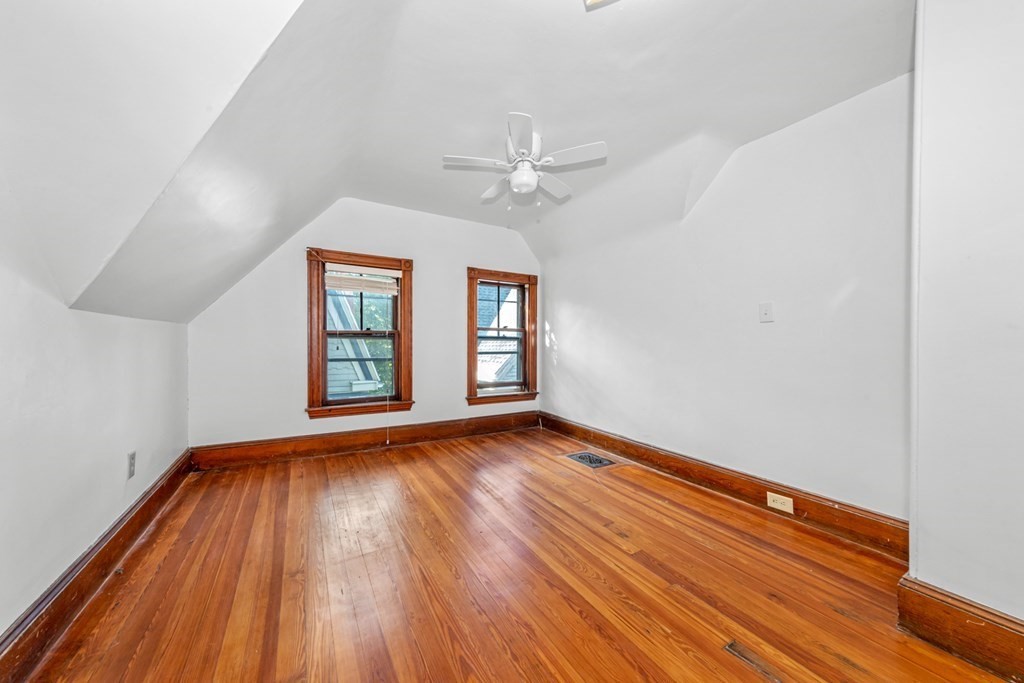 59 Hawthorne St, Davis Square