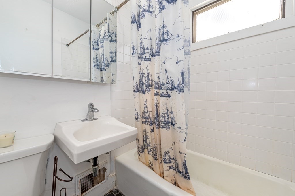 59 Hawthorne St, Davis Square