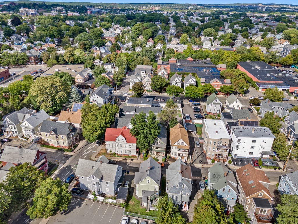 59 Hawthorne St, Davis Square