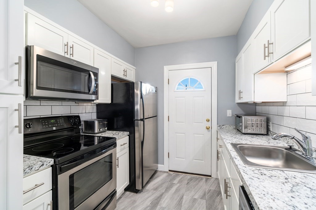 14 Windsor Rd, Medford