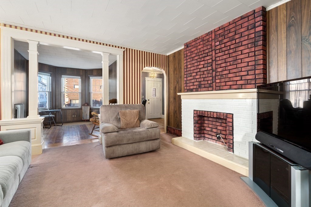 14 Windsor Rd, Medford