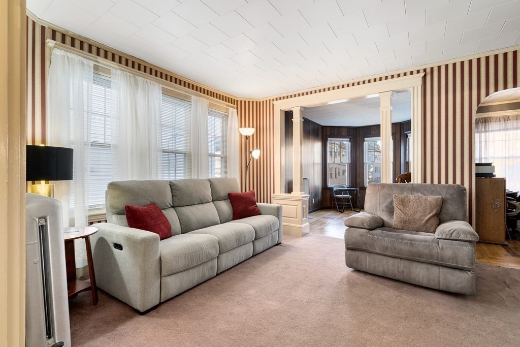 14 Windsor Rd, Medford