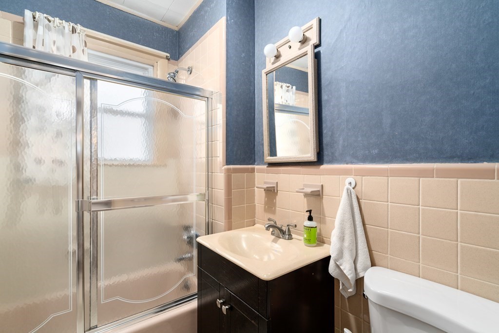 14 Windsor Rd, Medford